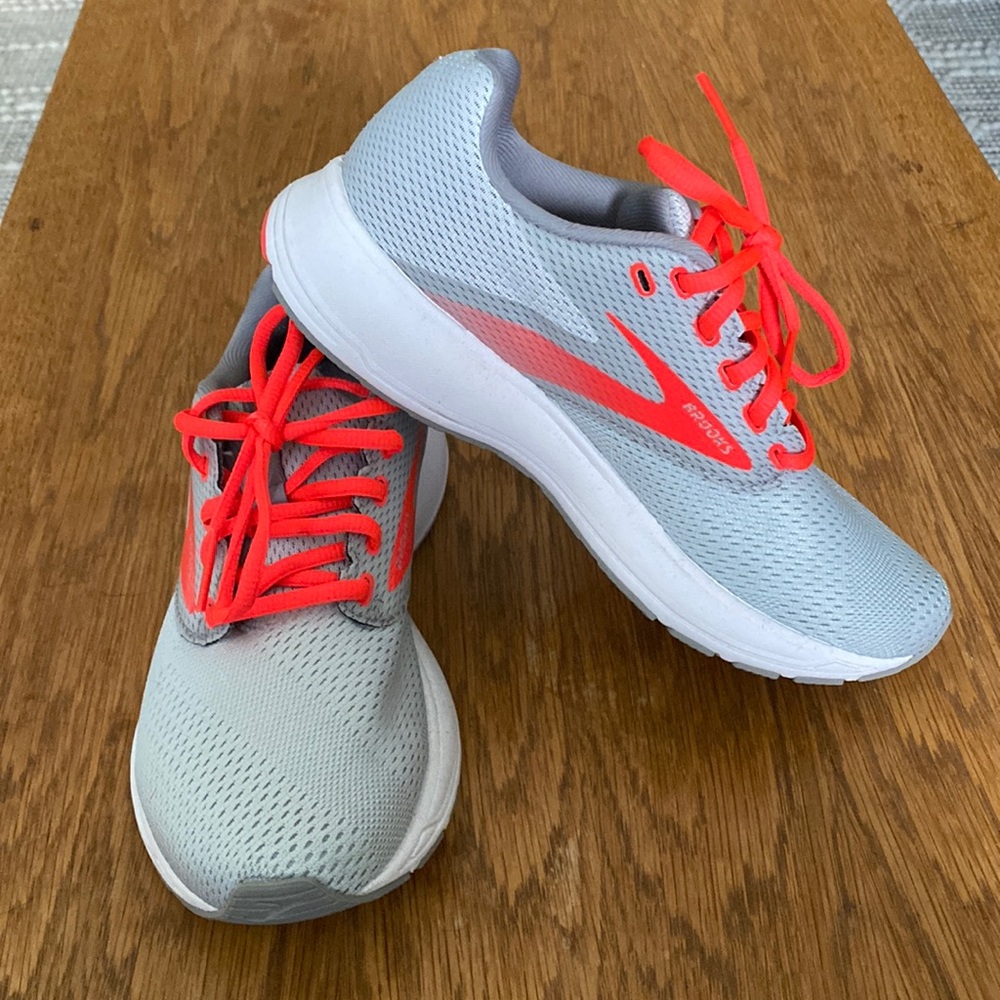 Brooks Like New